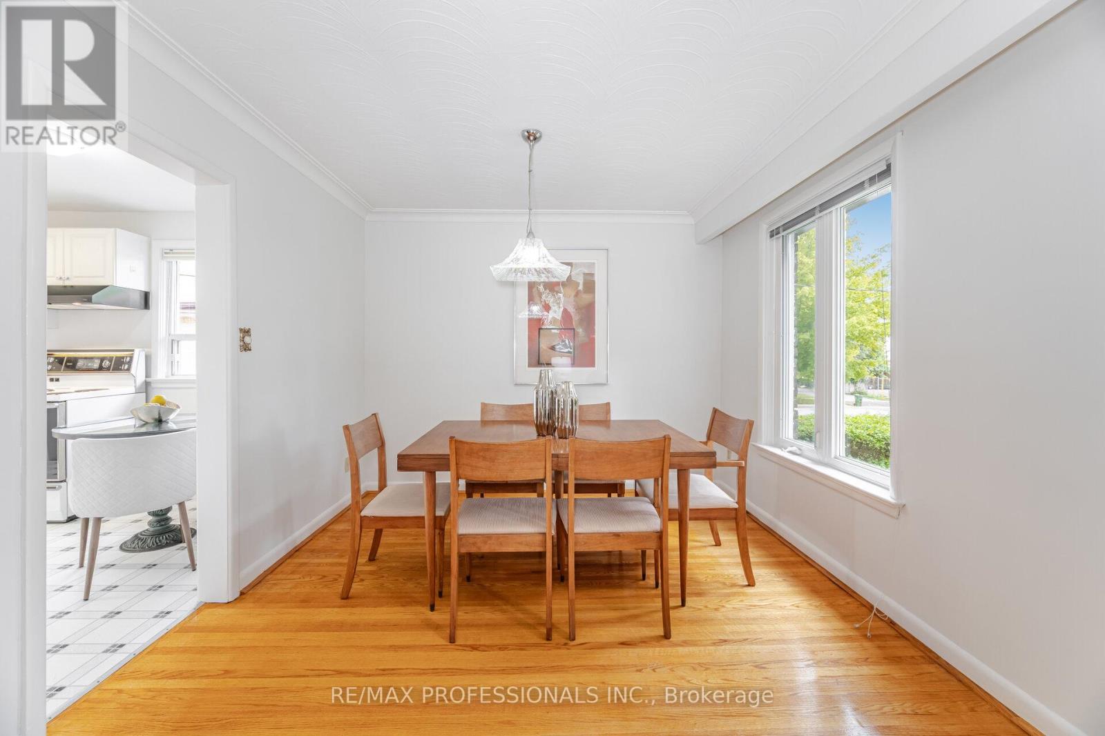 4 Lethbridge Avenue, Toronto, Ontario  M9P 2C9 - Photo 10 - W12430481