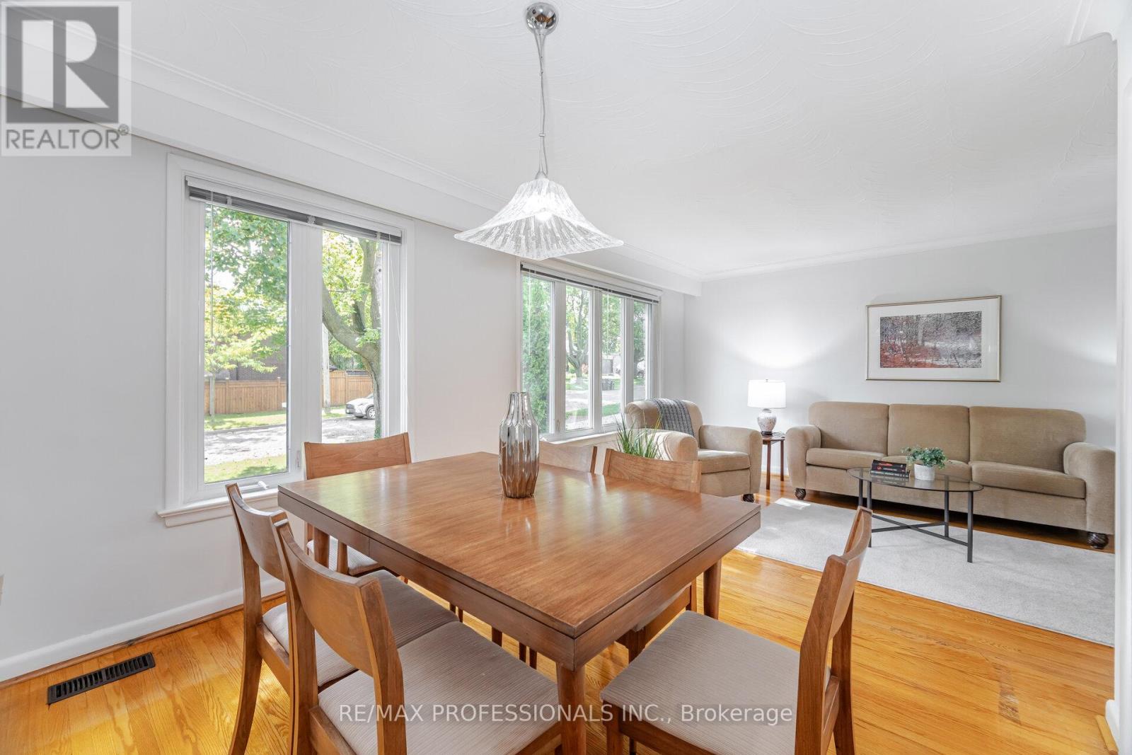4 Lethbridge Avenue, Toronto, Ontario  M9P 2C9 - Photo 11 - W12430481