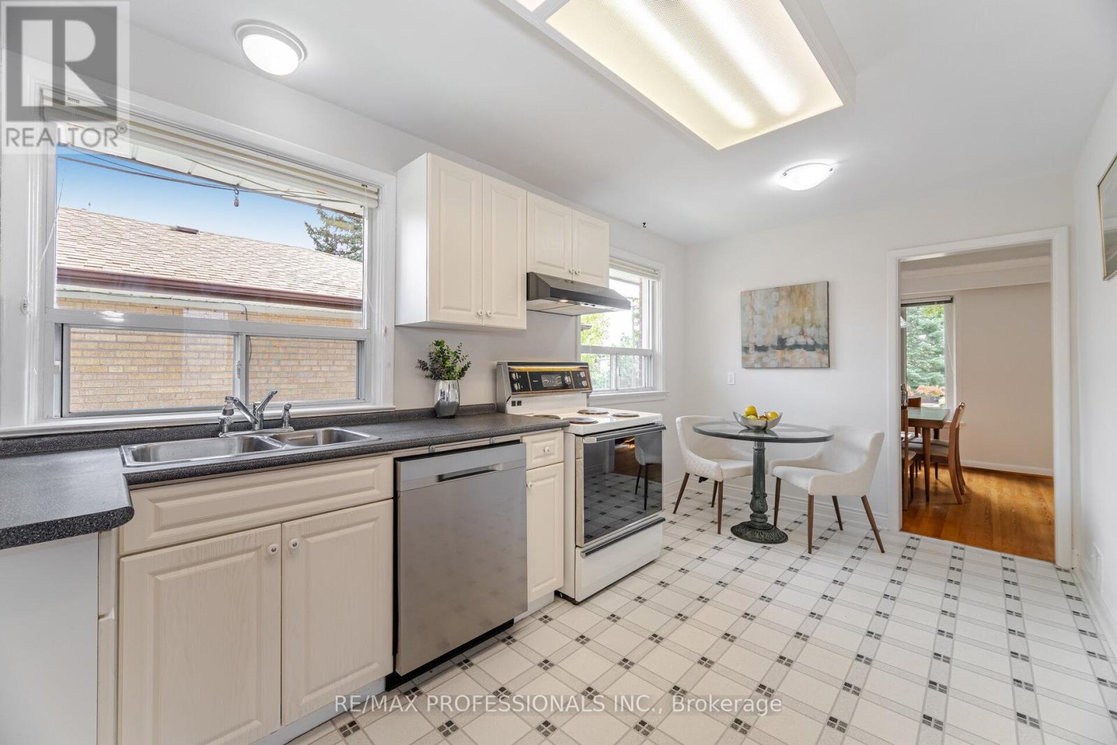 4 Lethbridge Avenue, Toronto, Ontario  M9P 2C9 - Photo 14 - W12430481