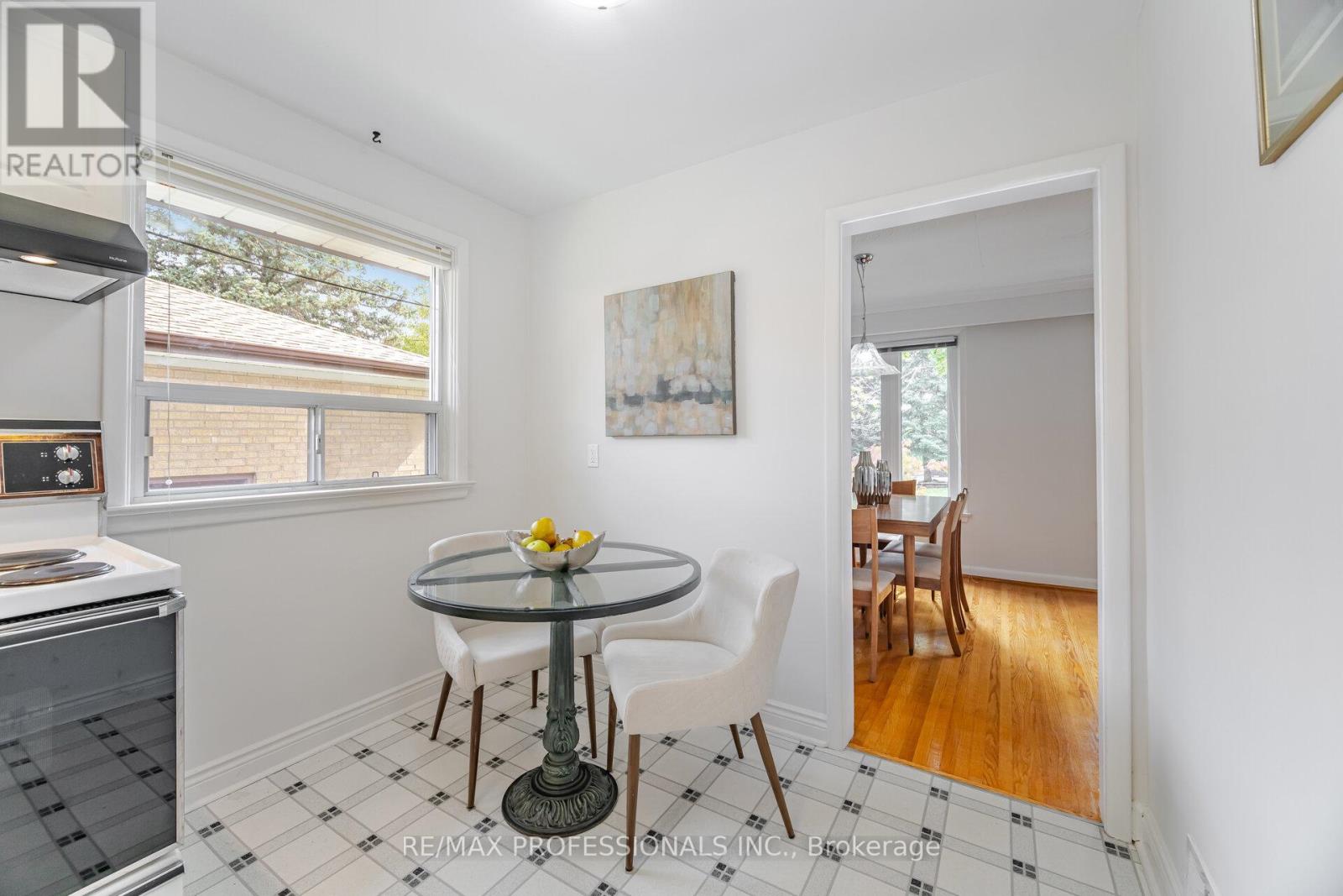 4 Lethbridge Avenue, Toronto, Ontario  M9P 2C9 - Photo 15 - W12430481