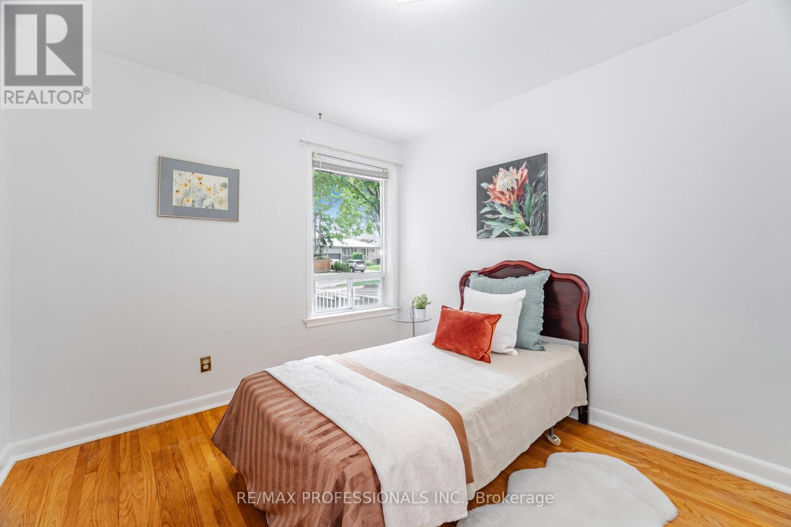 4 Lethbridge Avenue, Toronto, Ontario  M9P 2C9 - Photo 23 - W12430481