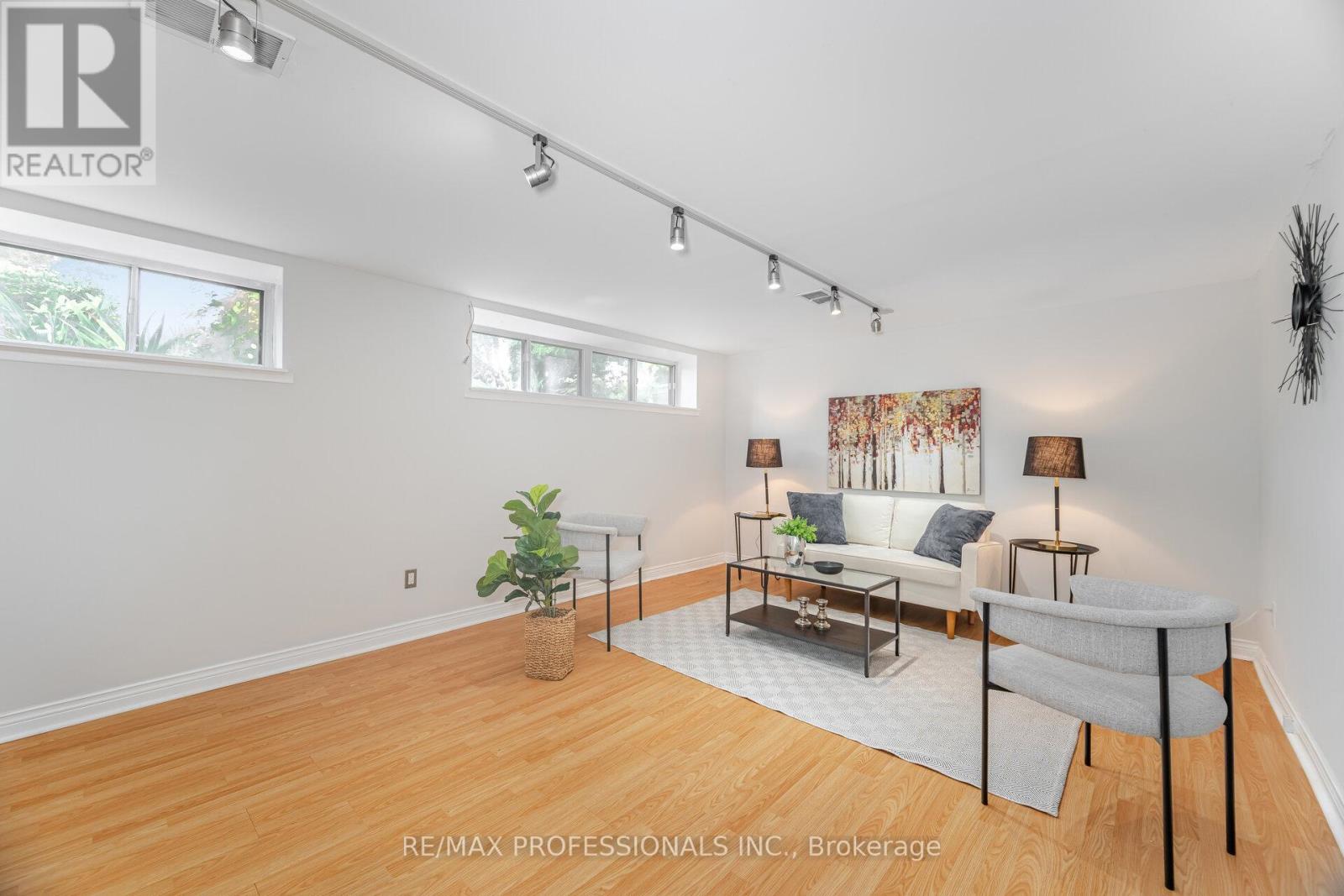 4 Lethbridge Avenue, Toronto, Ontario  M9P 2C9 - Photo 28 - W12430481