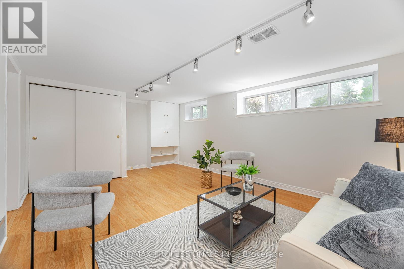 4 Lethbridge Avenue, Toronto, Ontario  M9P 2C9 - Photo 29 - W12430481