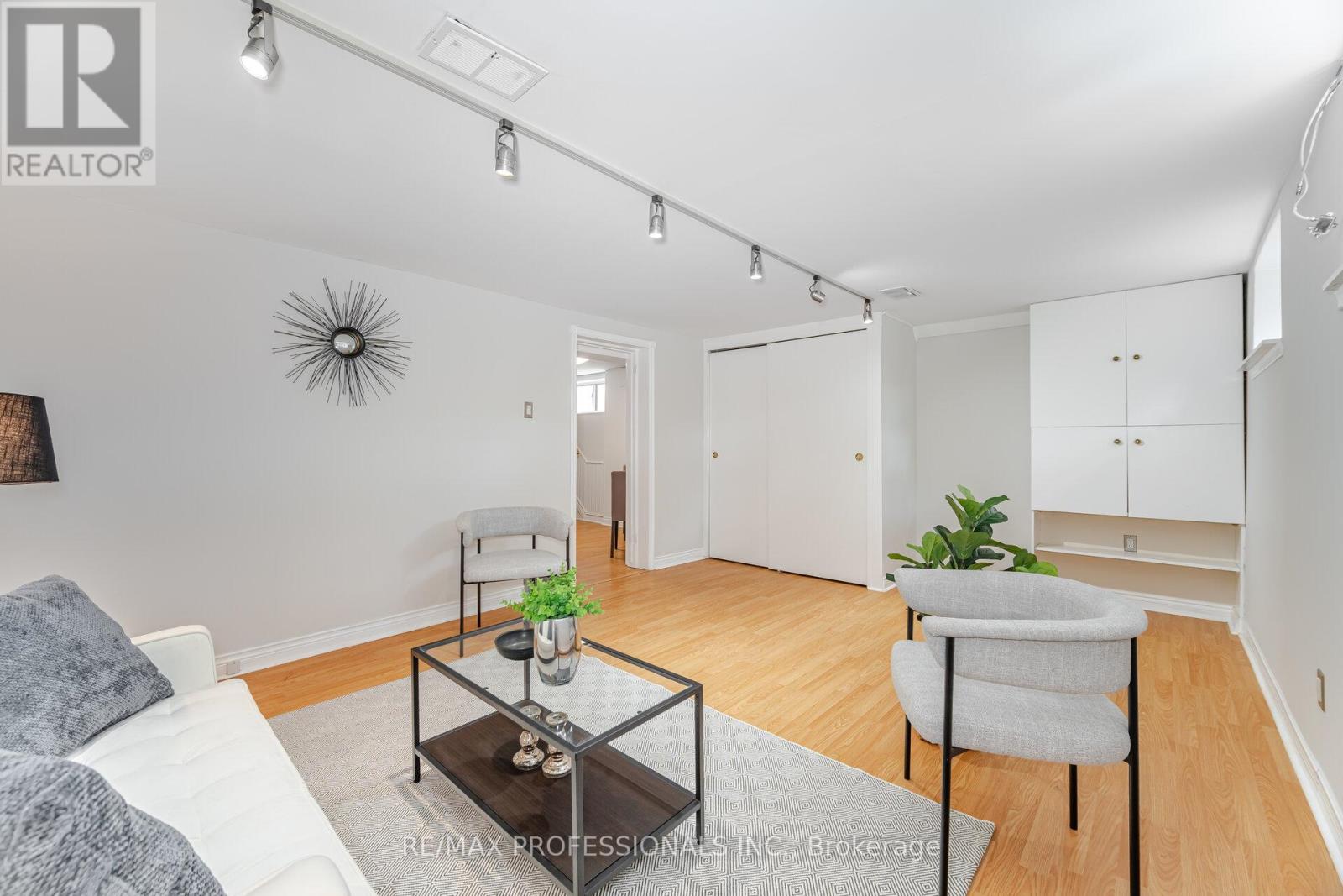 4 Lethbridge Avenue, Toronto, Ontario  M9P 2C9 - Photo 30 - W12430481