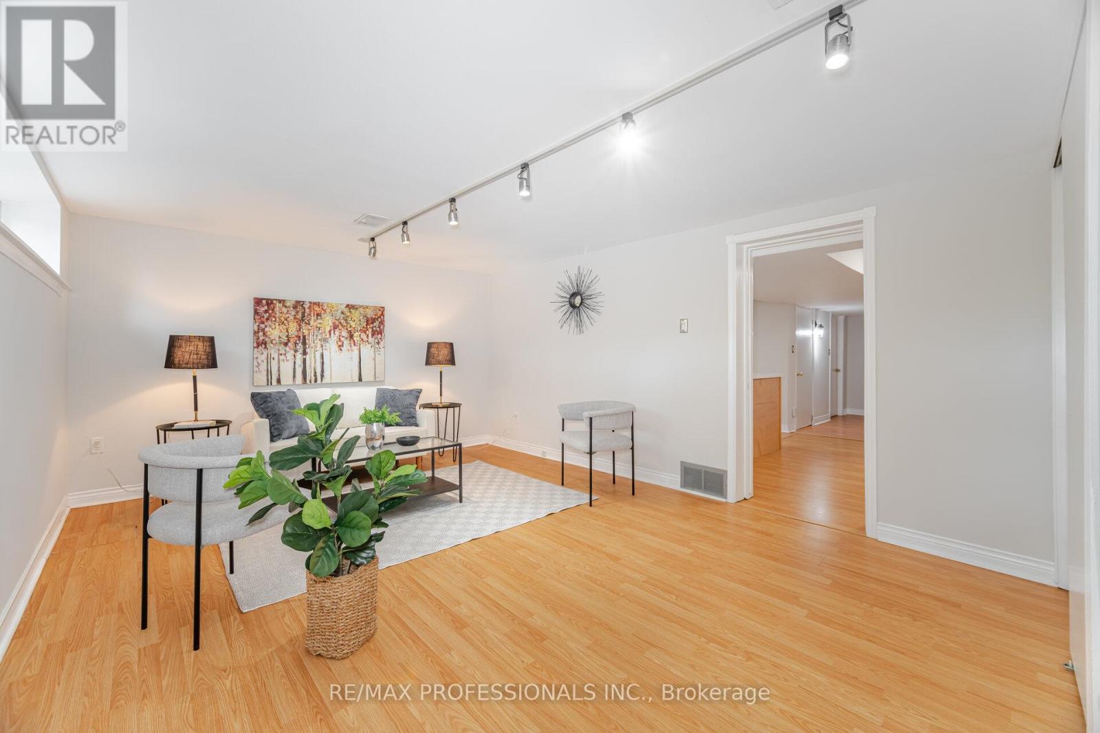 4 Lethbridge Avenue, Toronto, Ontario  M9P 2C9 - Photo 31 - W12430481