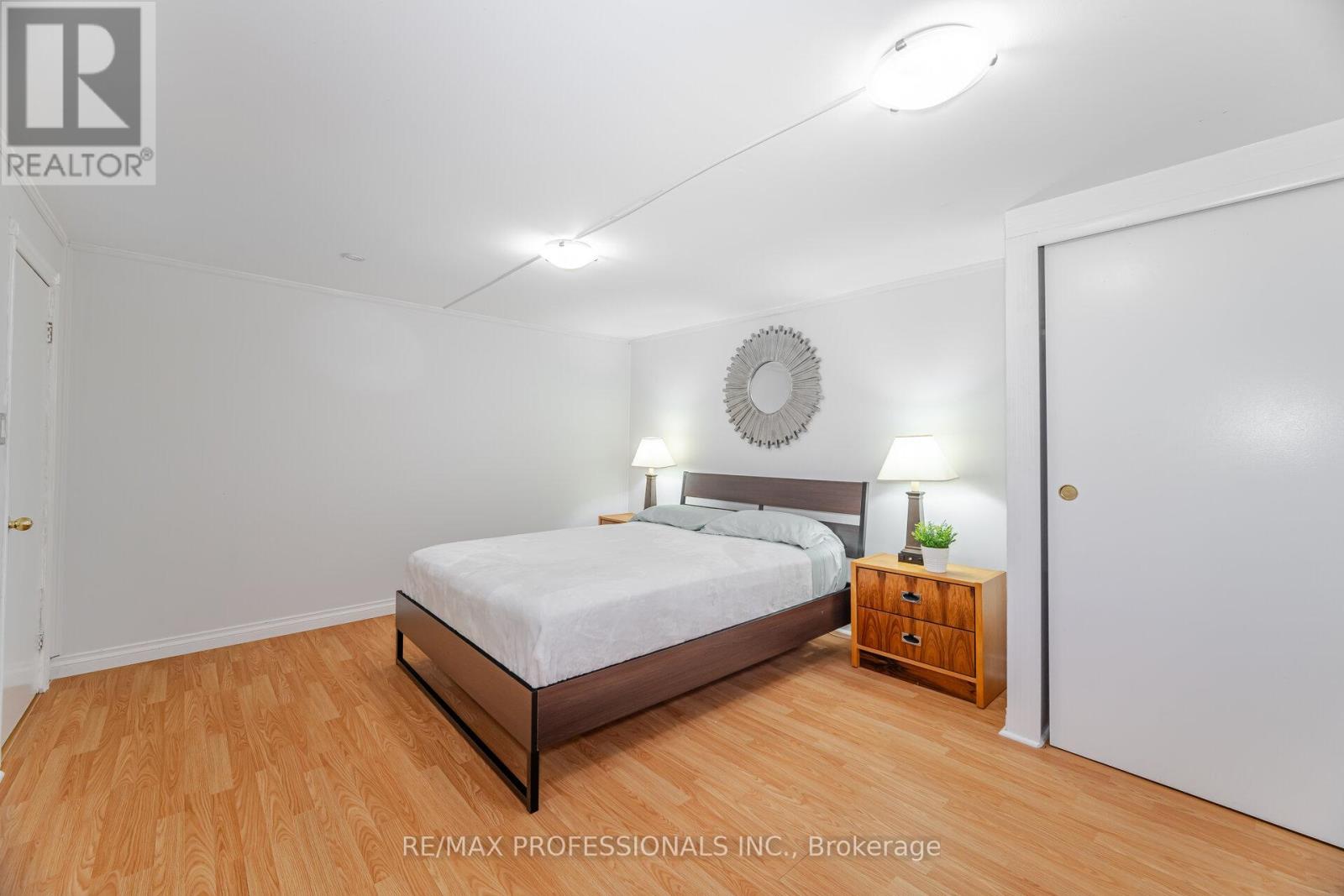 4 Lethbridge Avenue, Toronto, Ontario  M9P 2C9 - Photo 35 - W12430481