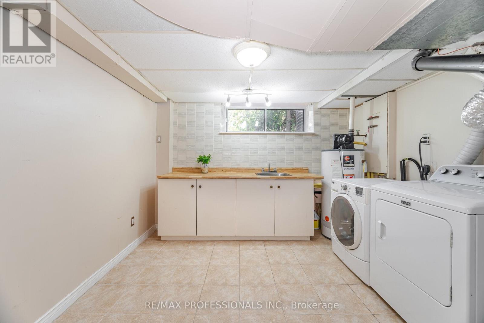 4 Lethbridge Avenue, Toronto, Ontario  M9P 2C9 - Photo 36 - W12430481