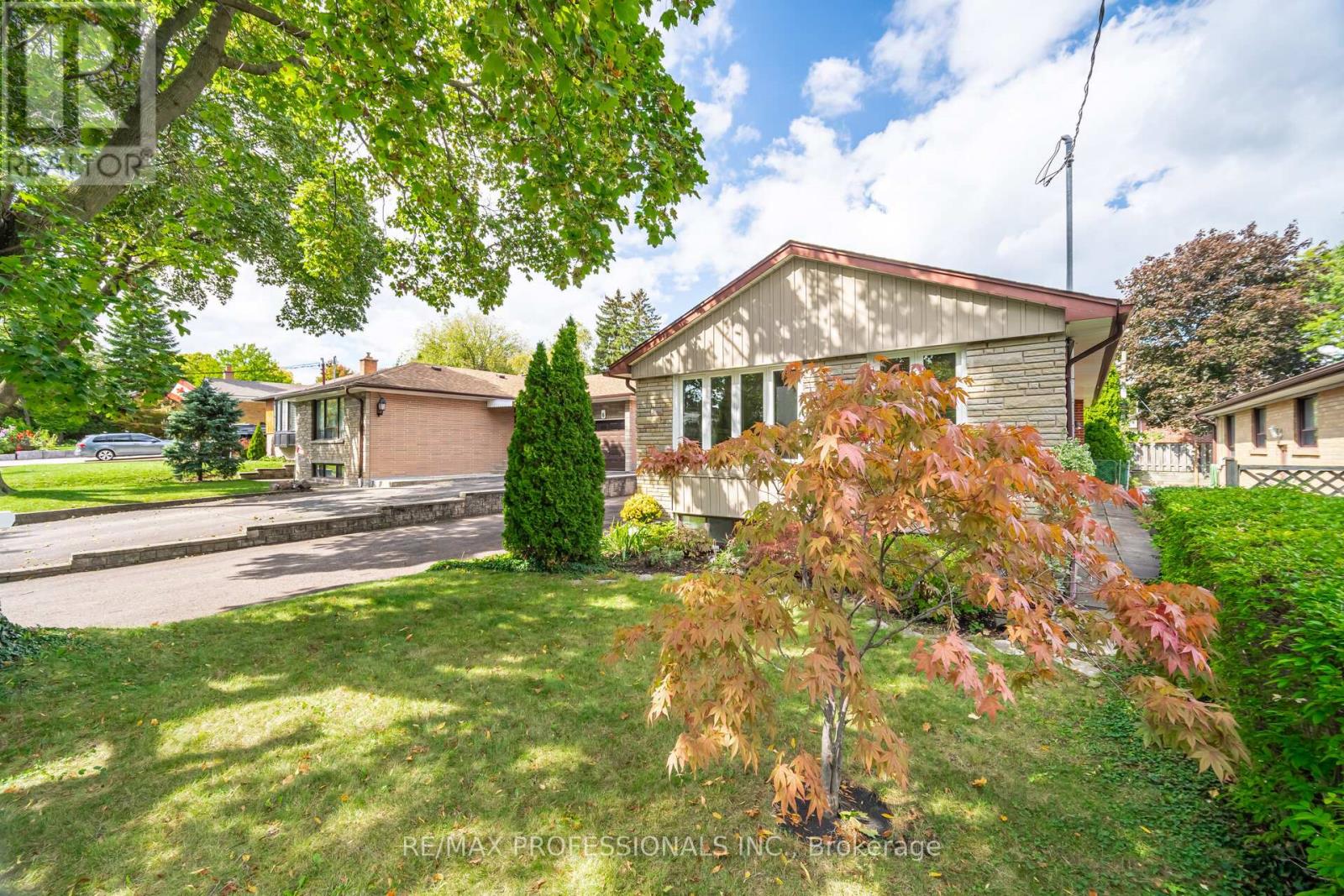 4 Lethbridge Avenue, Toronto, Ontario  M9P 2C9 - Photo 4 - W12430481