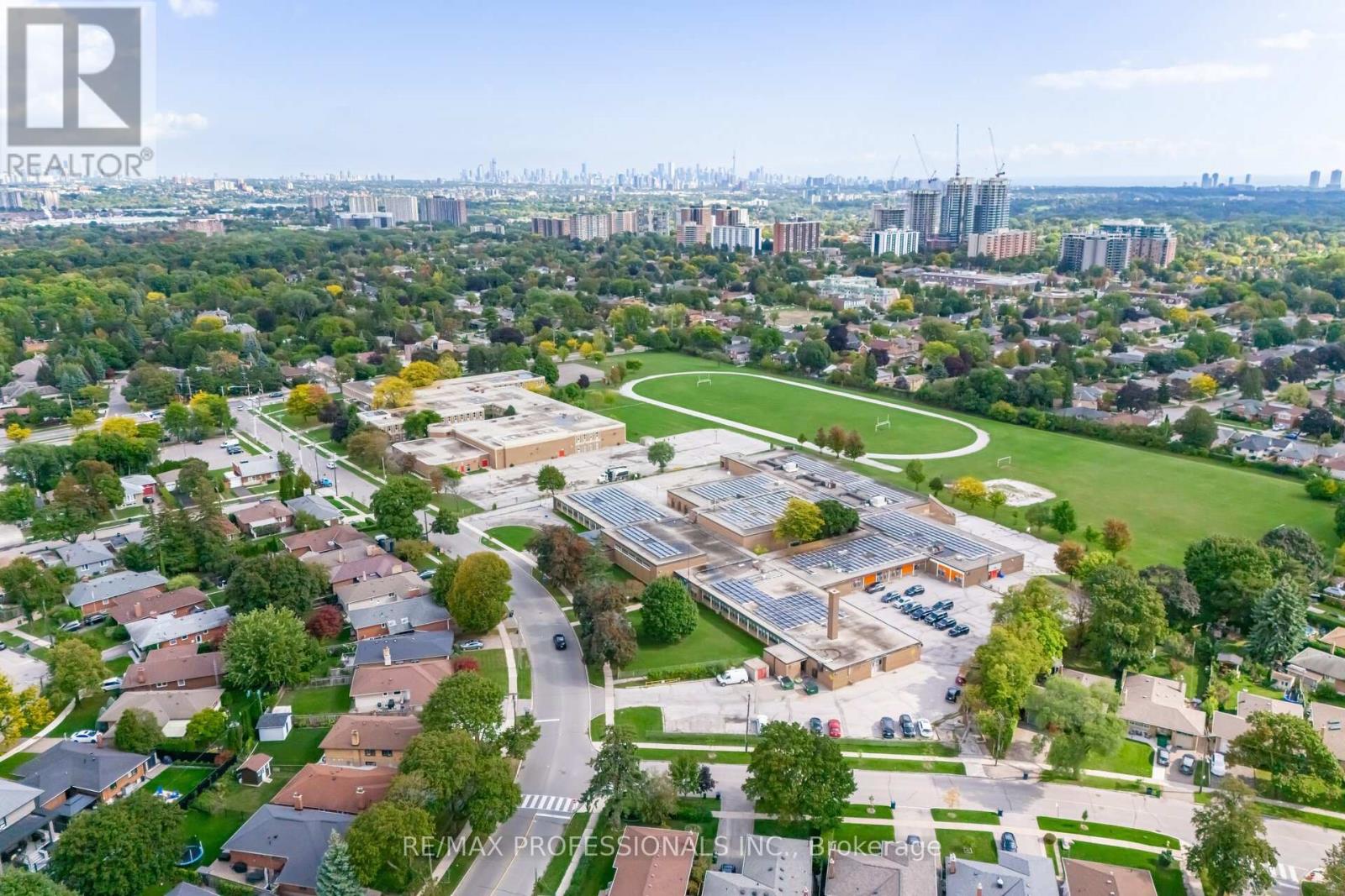 4 Lethbridge Avenue, Toronto, Ontario  M9P 2C9 - Photo 47 - W12430481