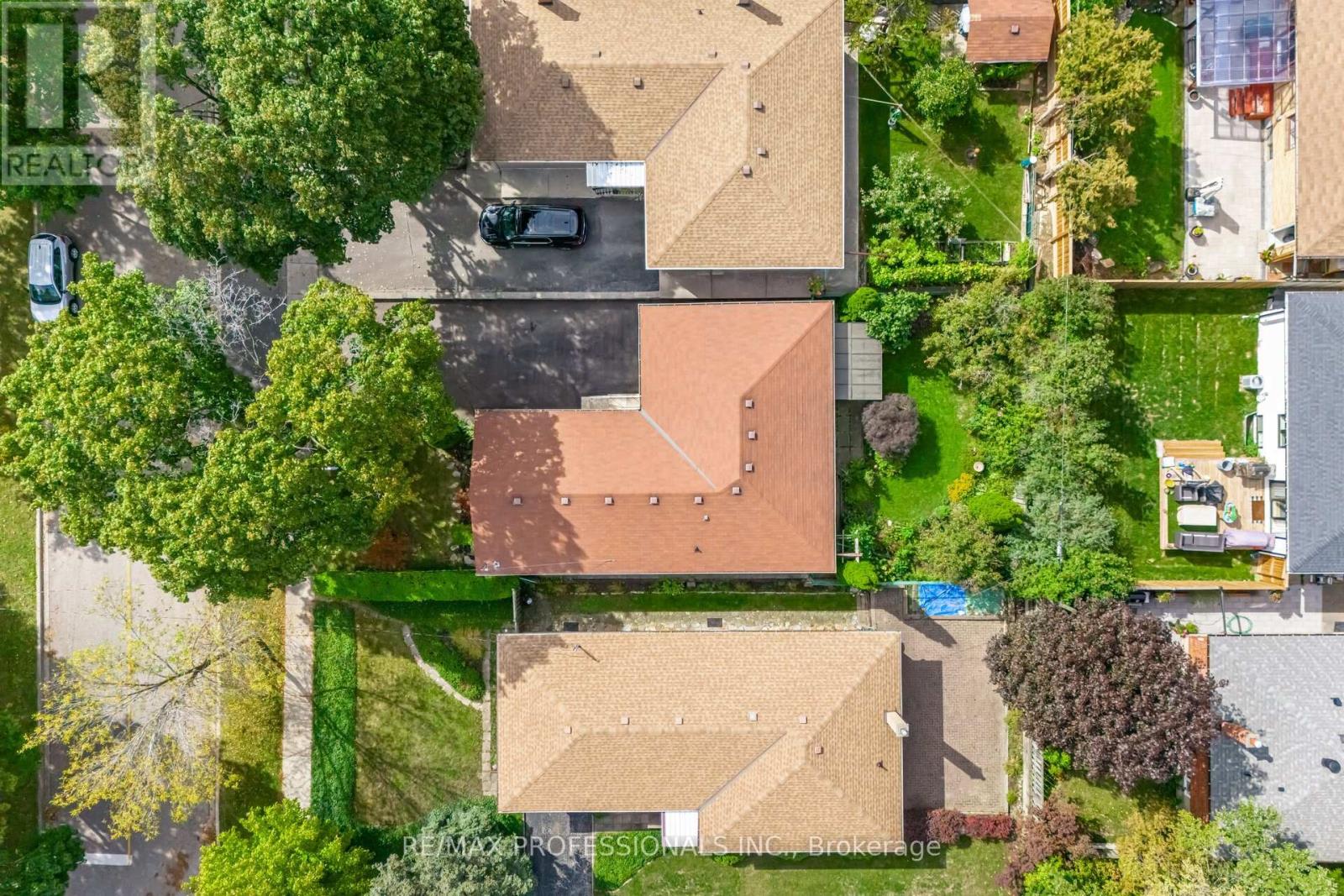 4 Lethbridge Avenue, Toronto, Ontario  M9P 2C9 - Photo 50 - W12430481