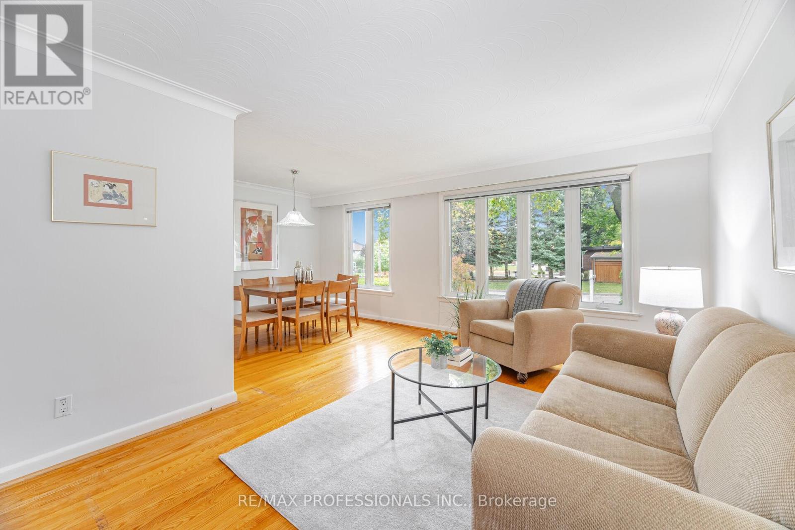 4 Lethbridge Avenue, Toronto, Ontario  M9P 2C9 - Photo 7 - W12430481