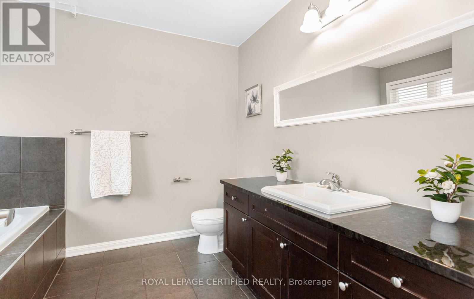 255 Cochrane Terrace, Milton (Wi Willmott), Ontario  L9T 8C8 - Photo 32 - W12430496