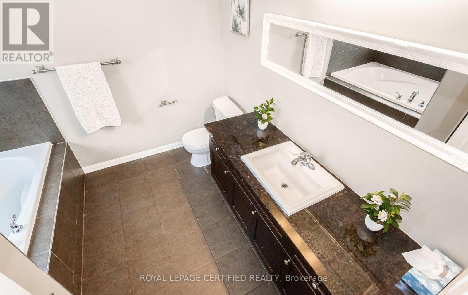 255 Cochrane Terrace, Milton (Wi Willmott), Ontario  L9T 8C8 - Photo 33 - W12430496