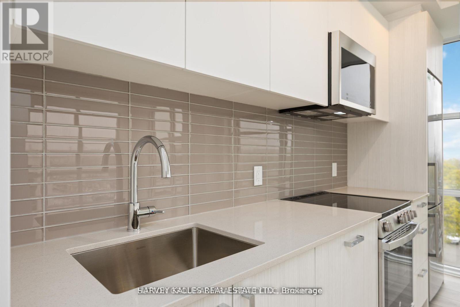 706 - 1787 St Clair Avenue W, Toronto, Ontario  M6N 0B7 - Photo 18 - W12430505