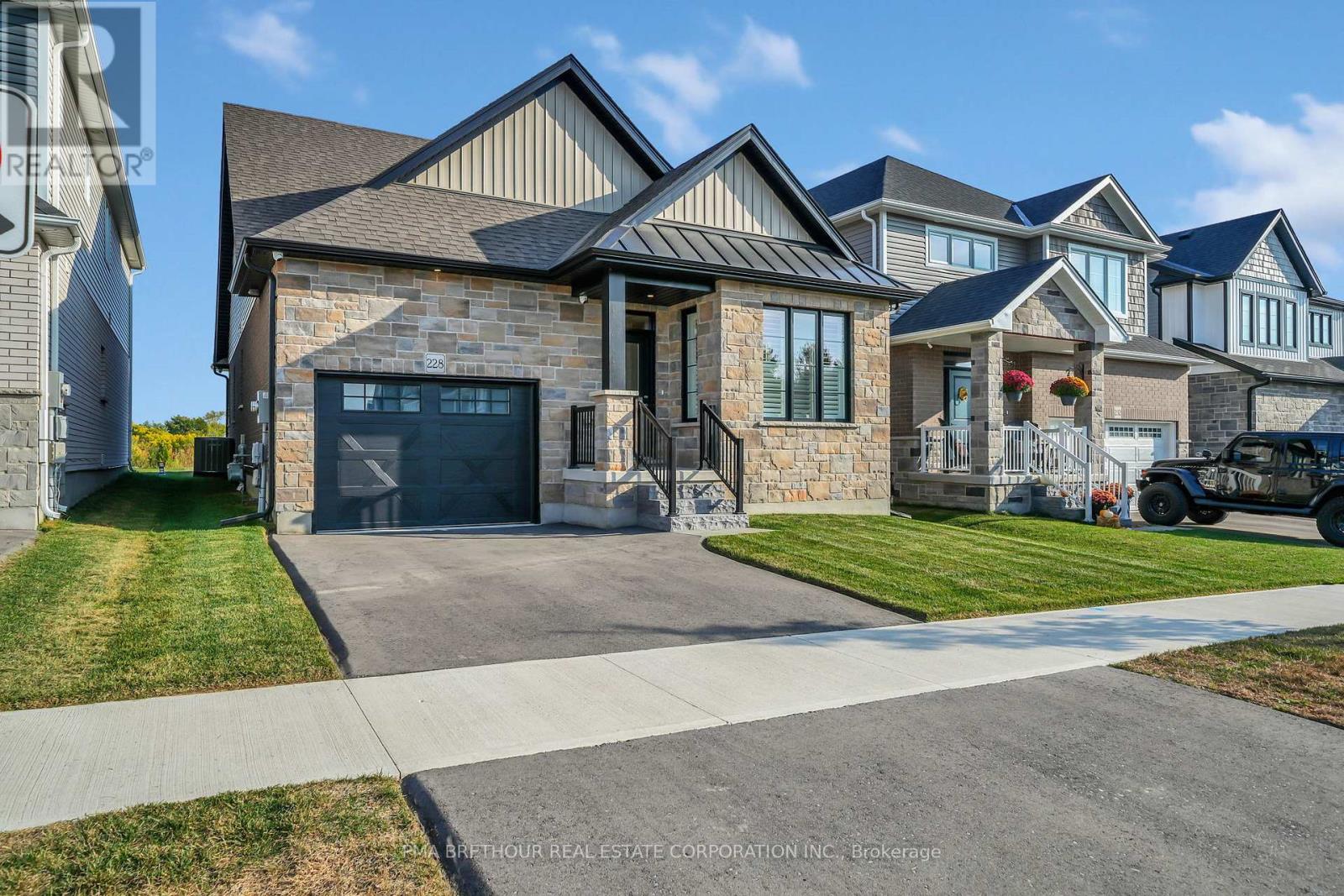 228 Haylock Avenue, Centre Wellington, Ontario  N0B 1S0 - Photo 2 - X12430478