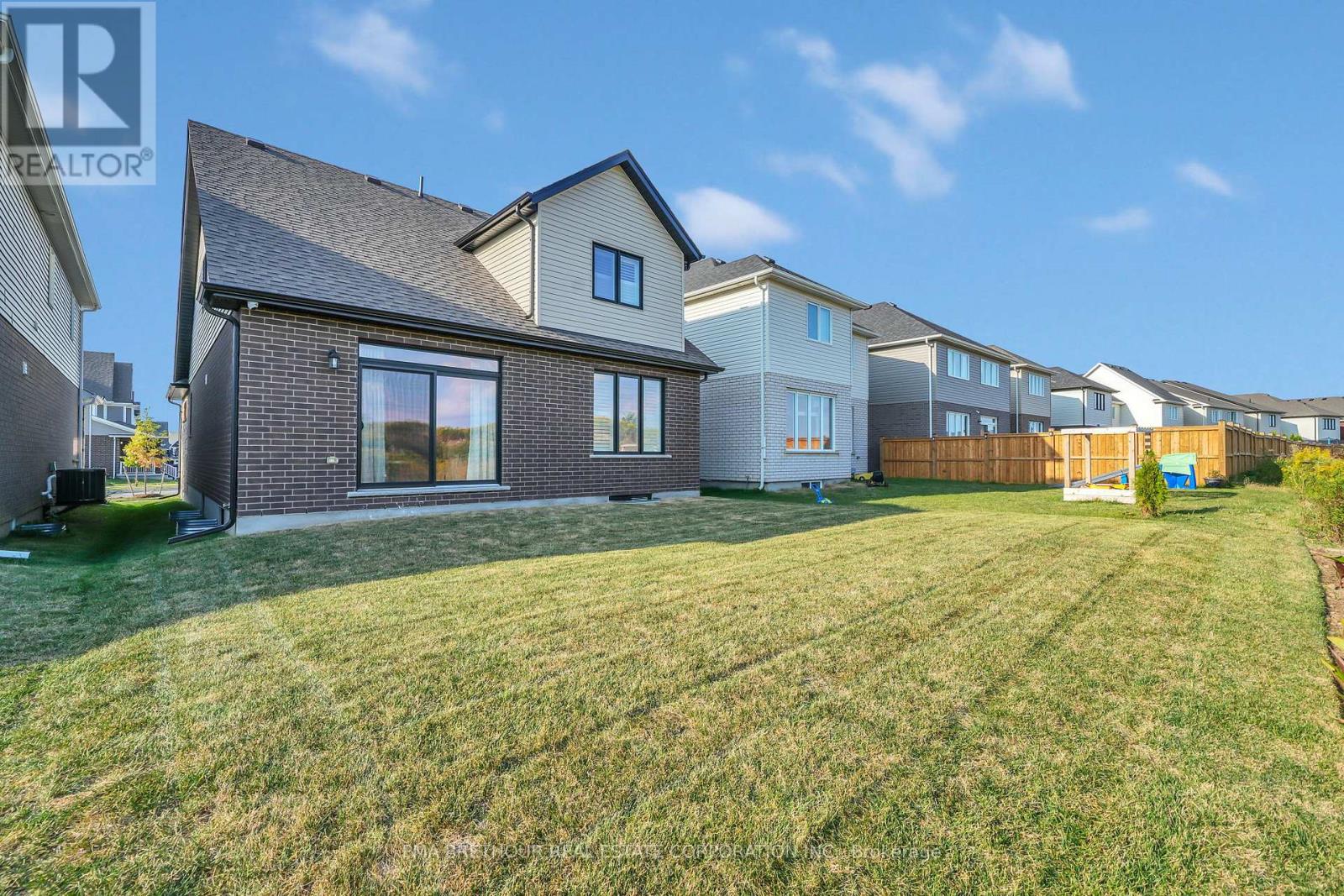 228 Haylock Avenue, Centre Wellington, Ontario  N0B 1S0 - Photo 40 - X12430478