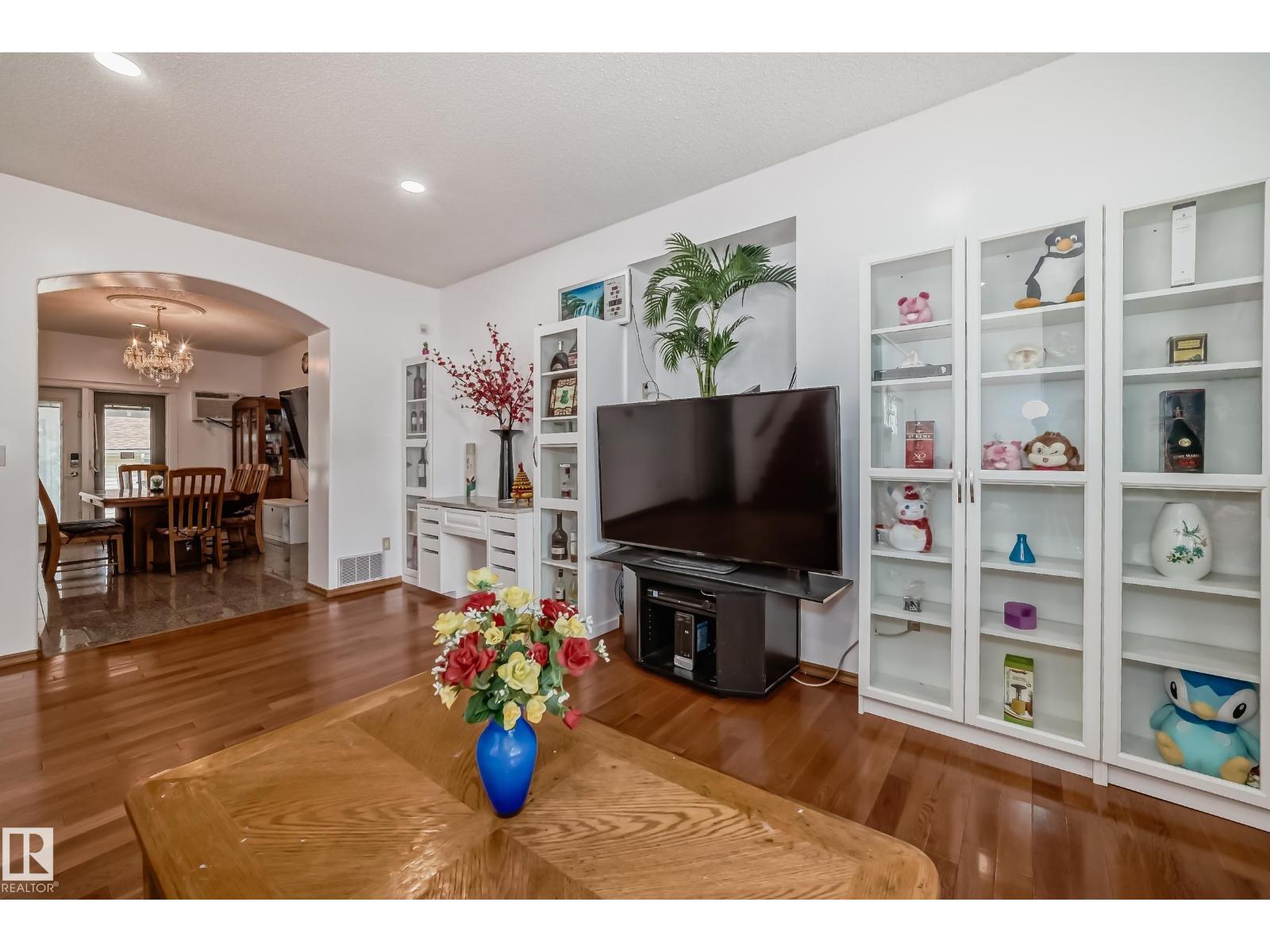 9646 73 Av Nw, Edmonton, Alberta  T6E 1B2 - Photo 2 - E4438838