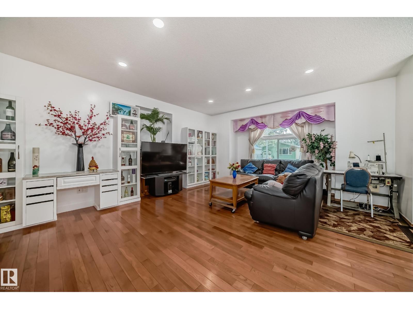9646 73 Av Nw, Edmonton, Alberta  T6E 1B2 - Photo 4 - E4438838