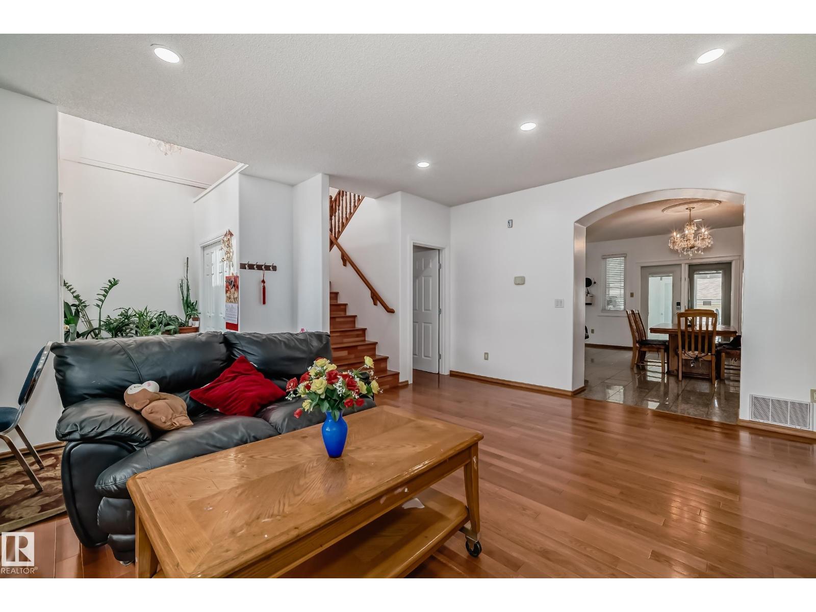 9646 73 Av Nw, Edmonton, Alberta  T6E 1B2 - Photo 3 - E4438838