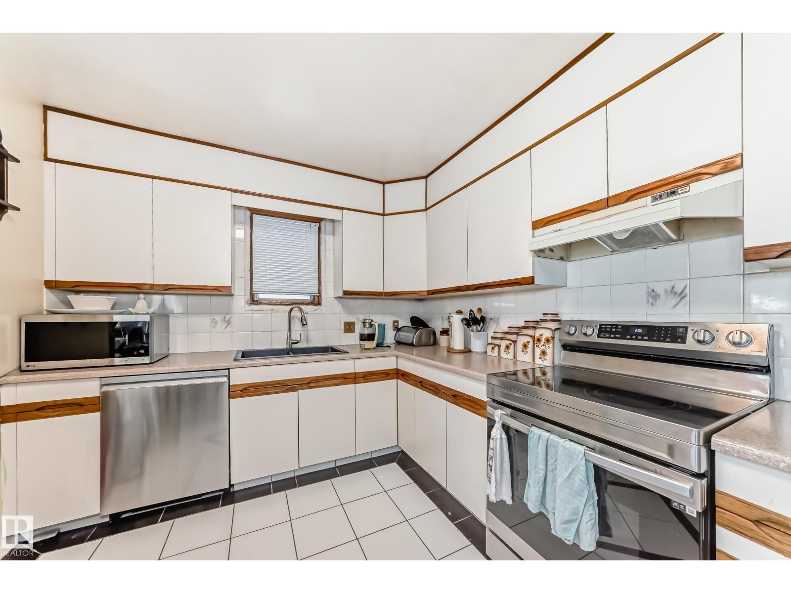 15906 92a Av Nw, Edmonton, Alberta  T5R 5C6 - Photo 9 - E4459842