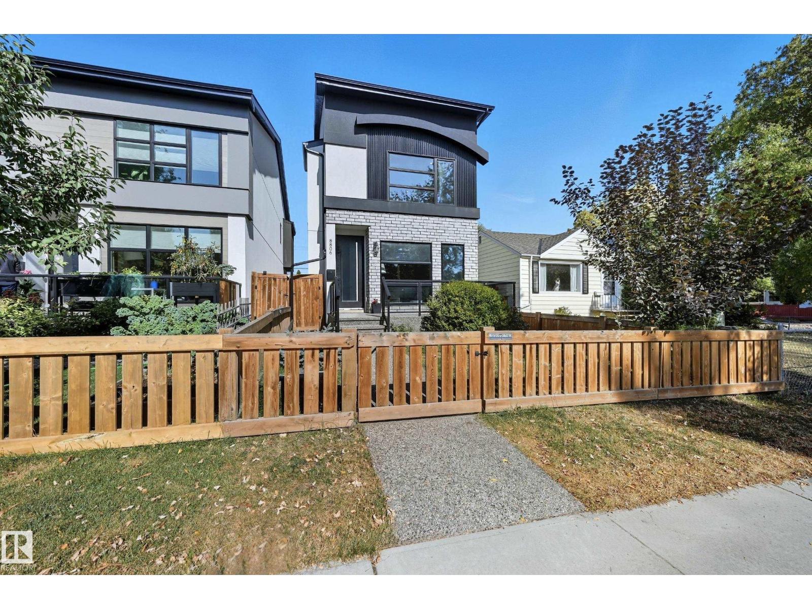 8806 85 AV NW, Edmonton, Alberta