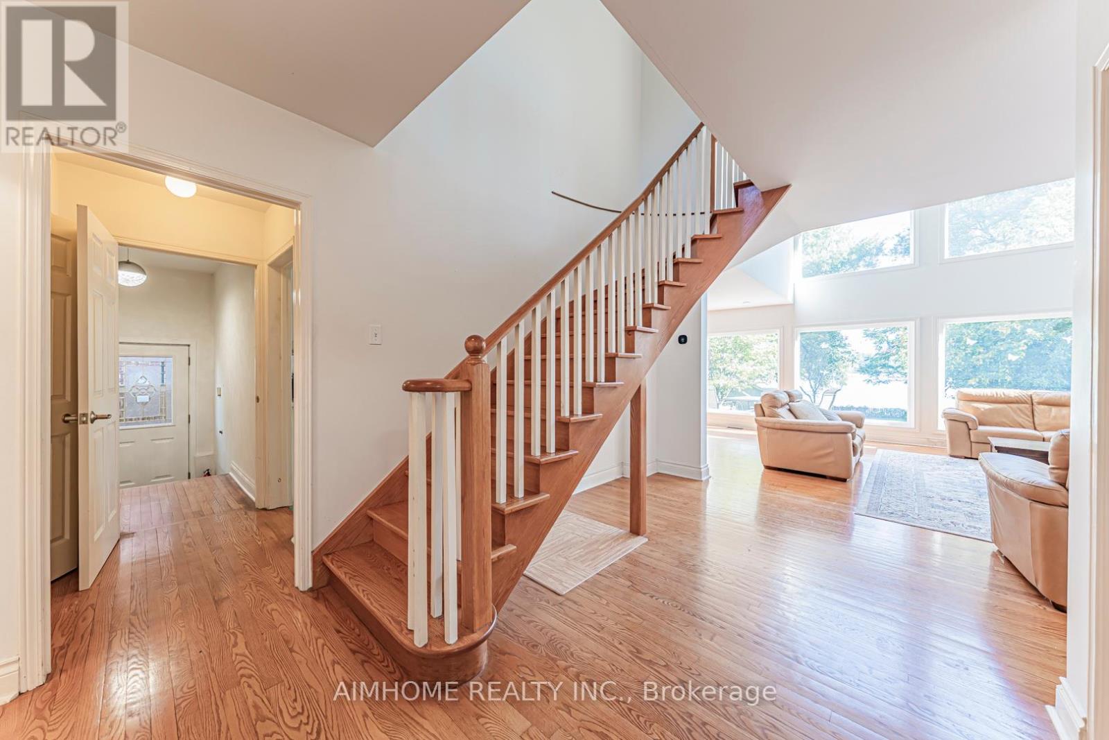 455 North Lake Road N, Richmond Hill, Ontario  L4E 3A6 - Photo 12 - N12409366