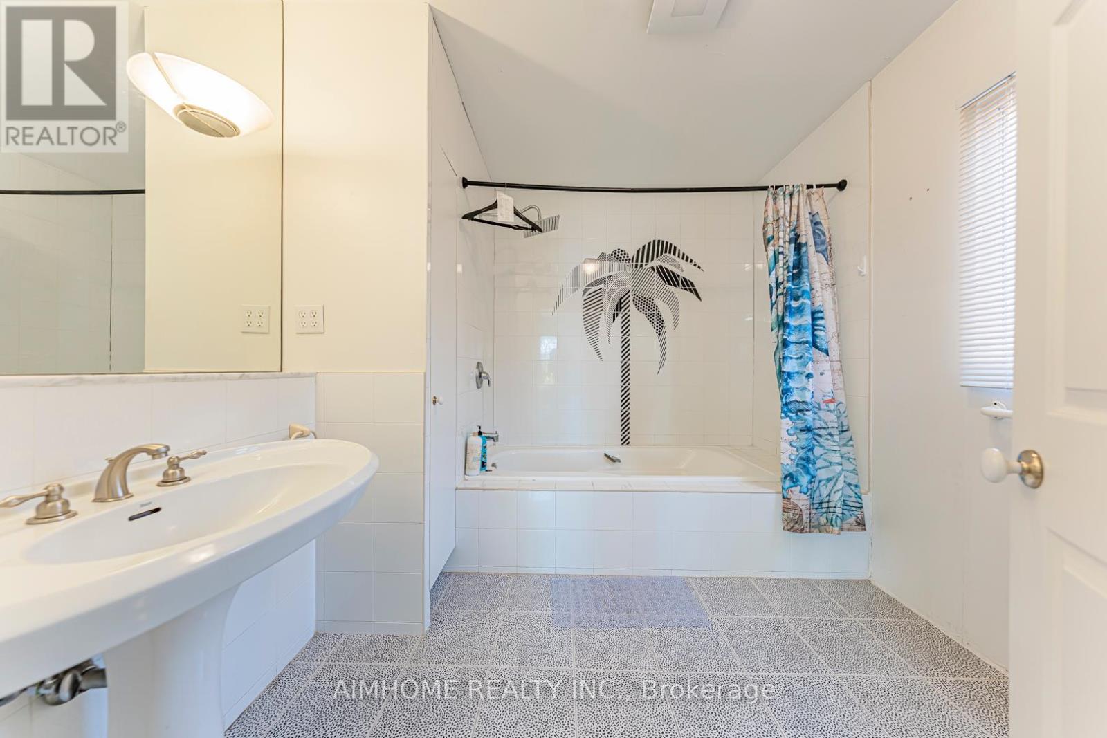 455 North Lake Road N, Richmond Hill, Ontario  L4E 3A6 - Photo 27 - N12409366