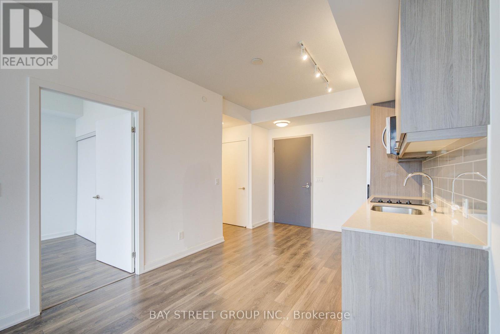 1009 - 38 Forest Manor Road, Toronto, Ontario  M2J 0H4 - Photo 7 - C12430532