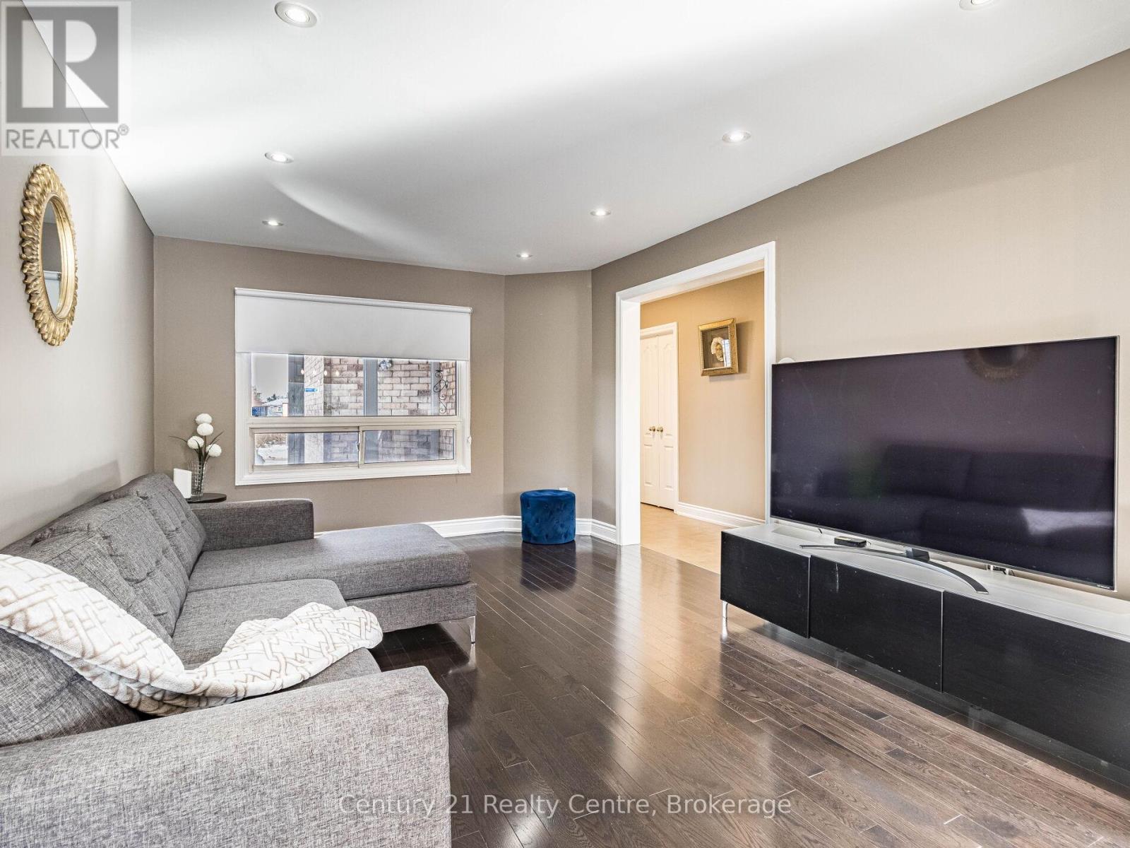 34 Niagara Place, Brampton, Ontario  L6S 4Z1 - Photo 10 - W12430508