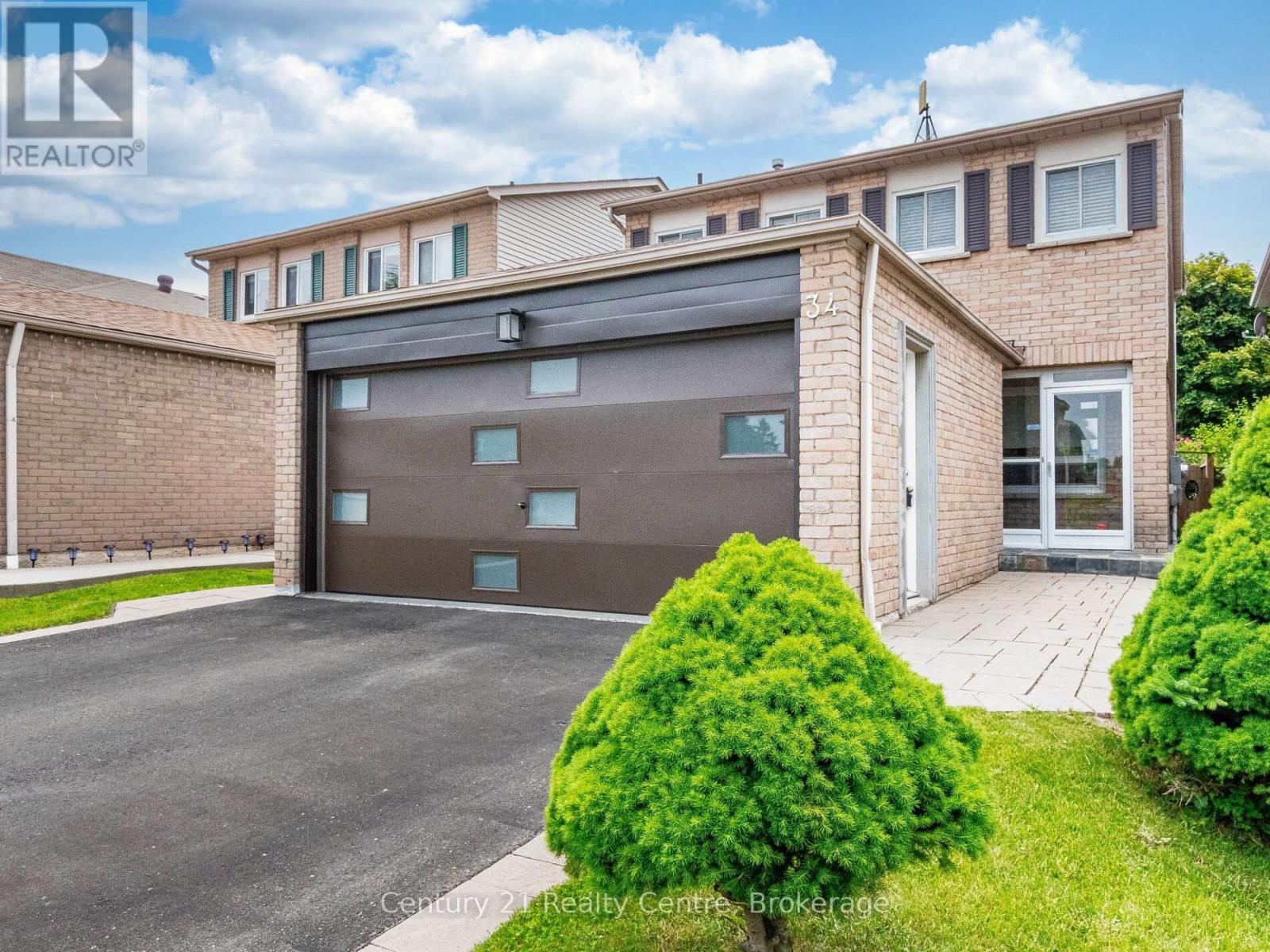 34 Niagara Place, Brampton, Ontario  L6S 4Z1 - Photo 2 - W12430508