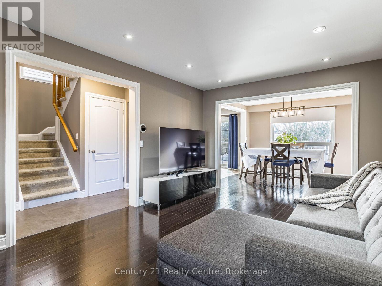 34 Niagara Place, Brampton, Ontario  L6S 4Z1 - Photo 9 - W12430508