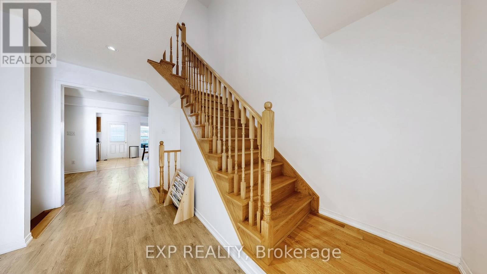 208 Lageer Drive, Whitchurch-Stouffville, Ontario  L4A 0X1 - Photo 15 - N12430517