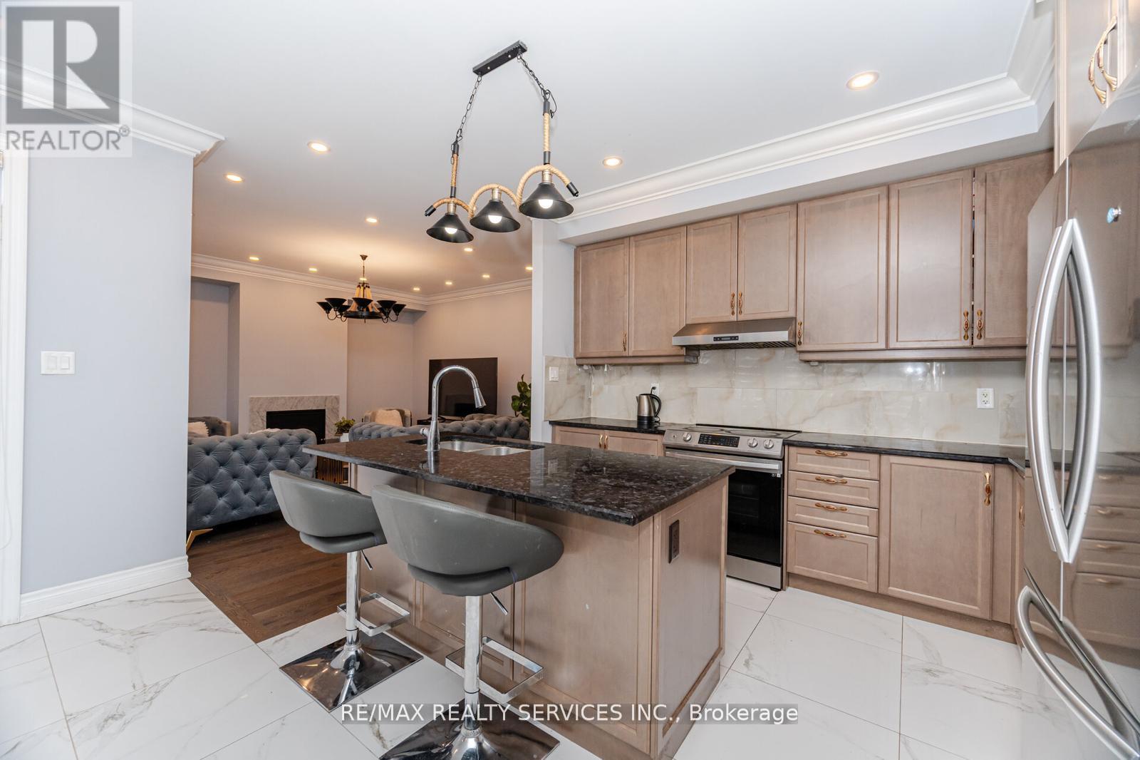 132 Meadow Vista Crescent, East Gwillimbury, Ontario  L9N 0T4 - Photo 17 - N12430535