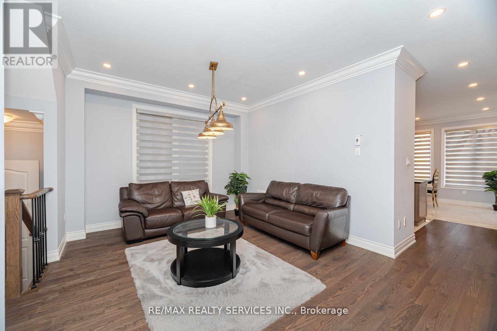 132 Meadow Vista Crescent, East Gwillimbury, Ontario  L9N 0T4 - Photo 9 - N12430535