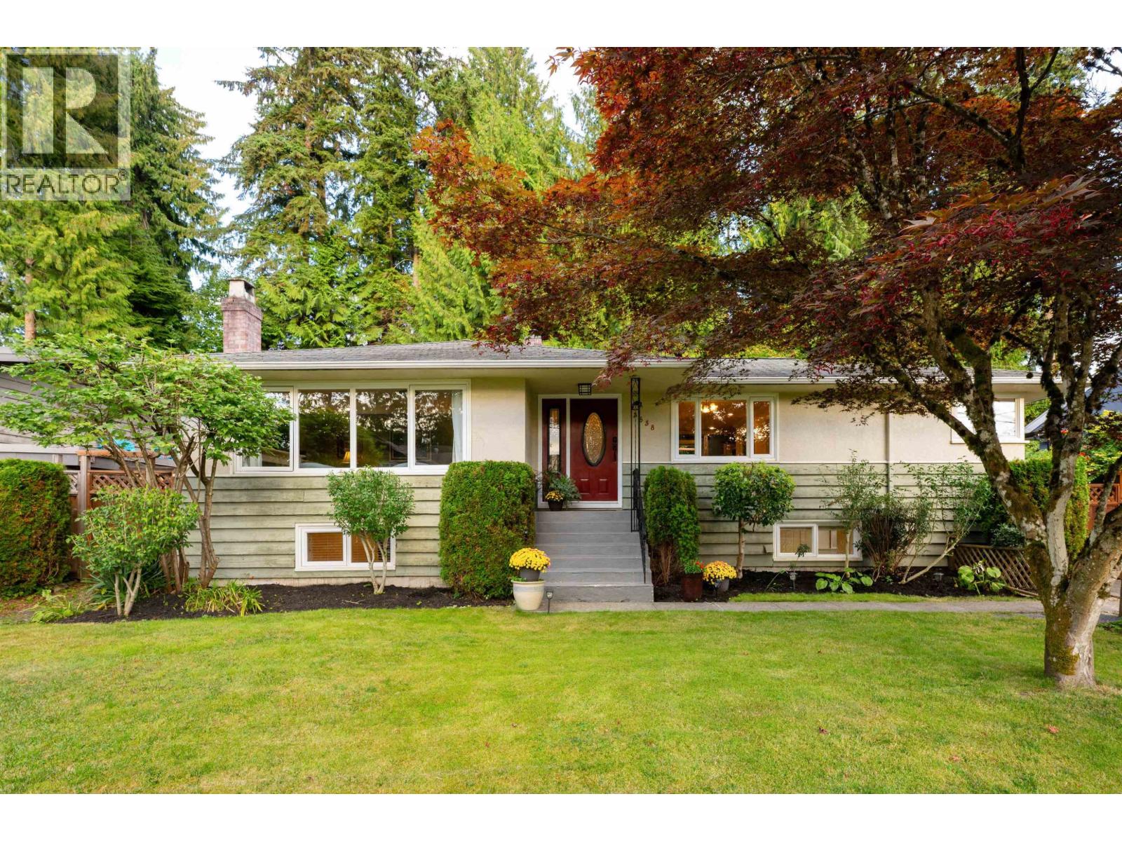 3658 LORAINE AVENUE, North Vancouver, British Columbia