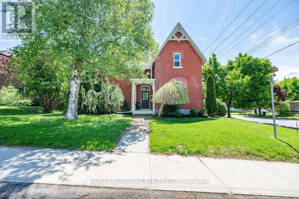 242 Supple Street, Pembroke, Ontario  K8A 3G9 - Photo 1 - X12199524