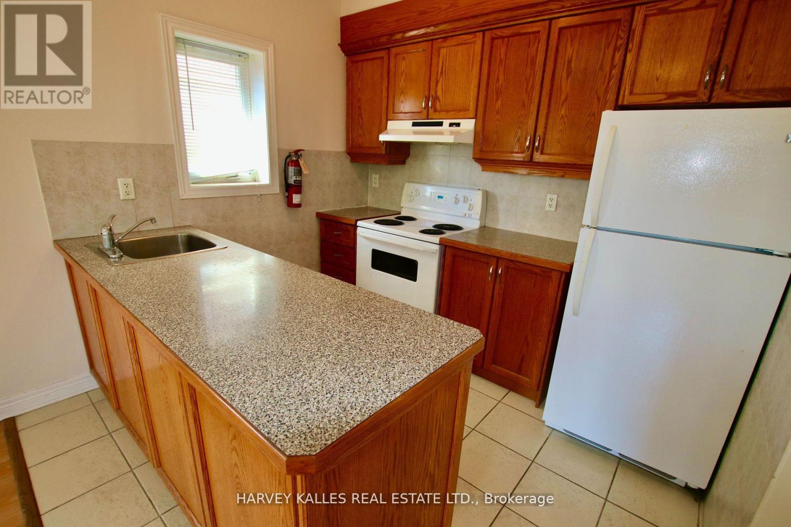 2 - 775 Ossington Avenue, Toronto, Ontario  M6G 3T8 - Photo 3 - W12430524