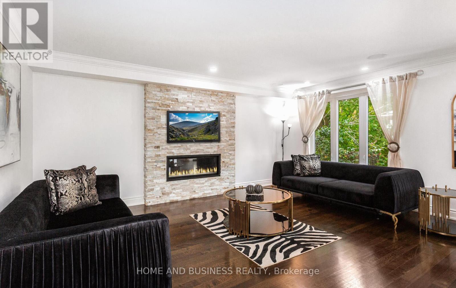 2192 Oakmead Boulevard, Oakville, Ontario  L6H 6B4 - Photo 10 - W12430528