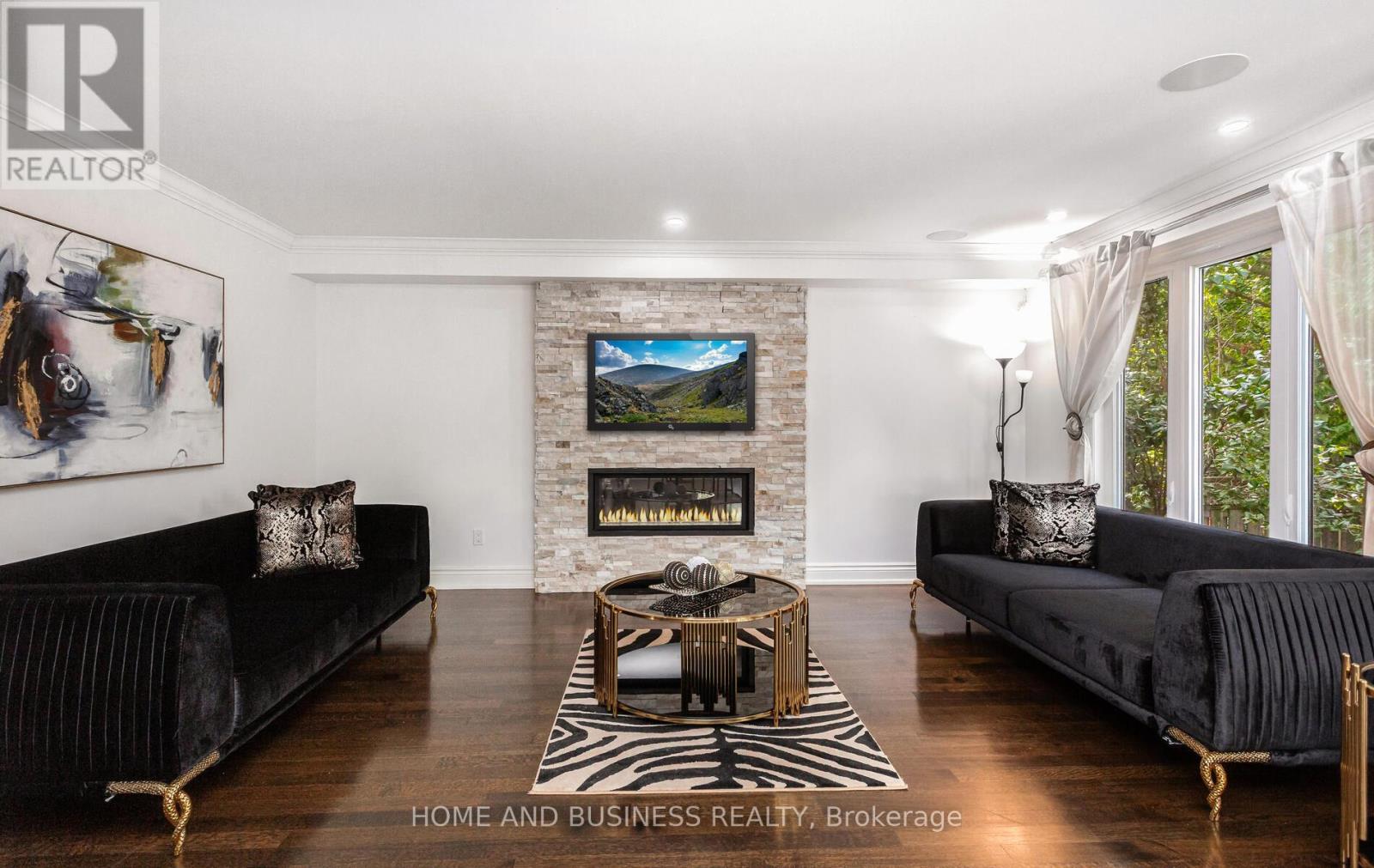 2192 Oakmead Boulevard, Oakville, Ontario  L6H 6B4 - Photo 11 - W12430528