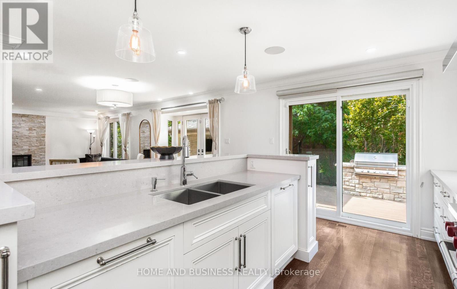 2192 Oakmead Boulevard, Oakville, Ontario  L6H 6B4 - Photo 15 - W12430528