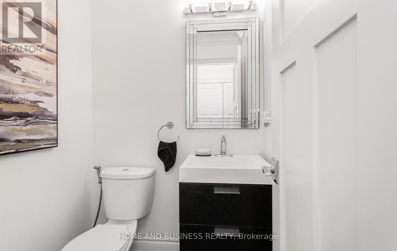 2192 Oakmead Boulevard, Oakville, Ontario  L6H 6B4 - Photo 18 - W12430528