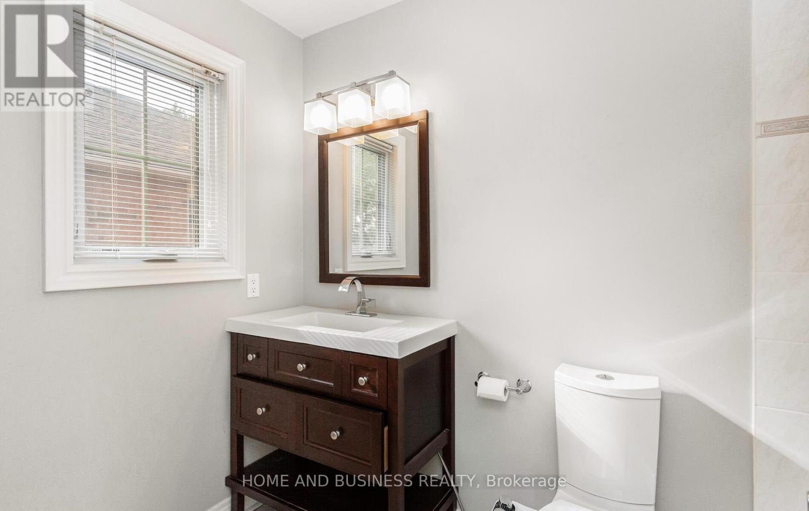 2192 Oakmead Boulevard, Oakville, Ontario  L6H 6B4 - Photo 27 - W12430528
