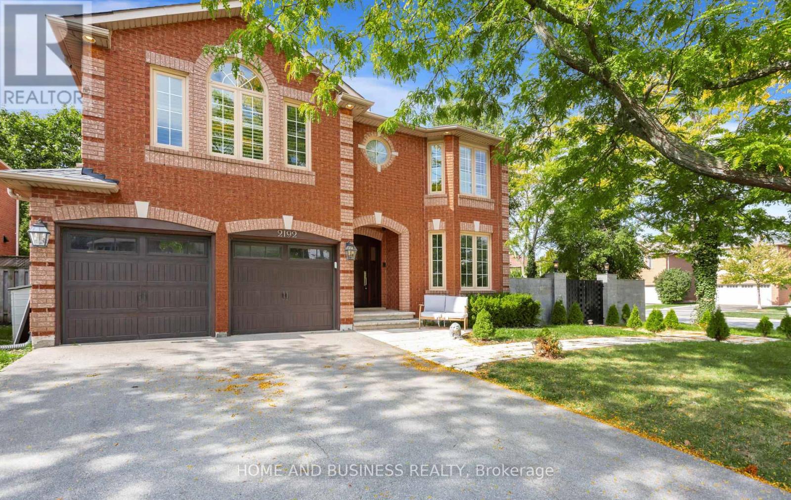 2192 Oakmead Boulevard, Oakville, Ontario  L6H 6B4 - Photo 3 - W12430528