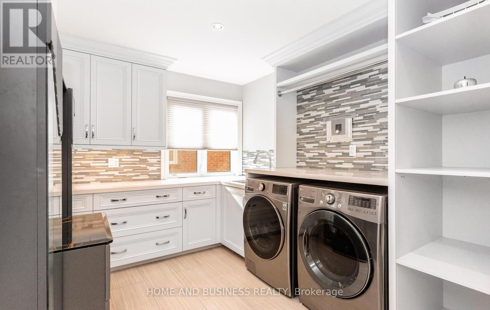 2192 Oakmead Boulevard, Oakville, Ontario  L6H 6B4 - Photo 30 - W12430528