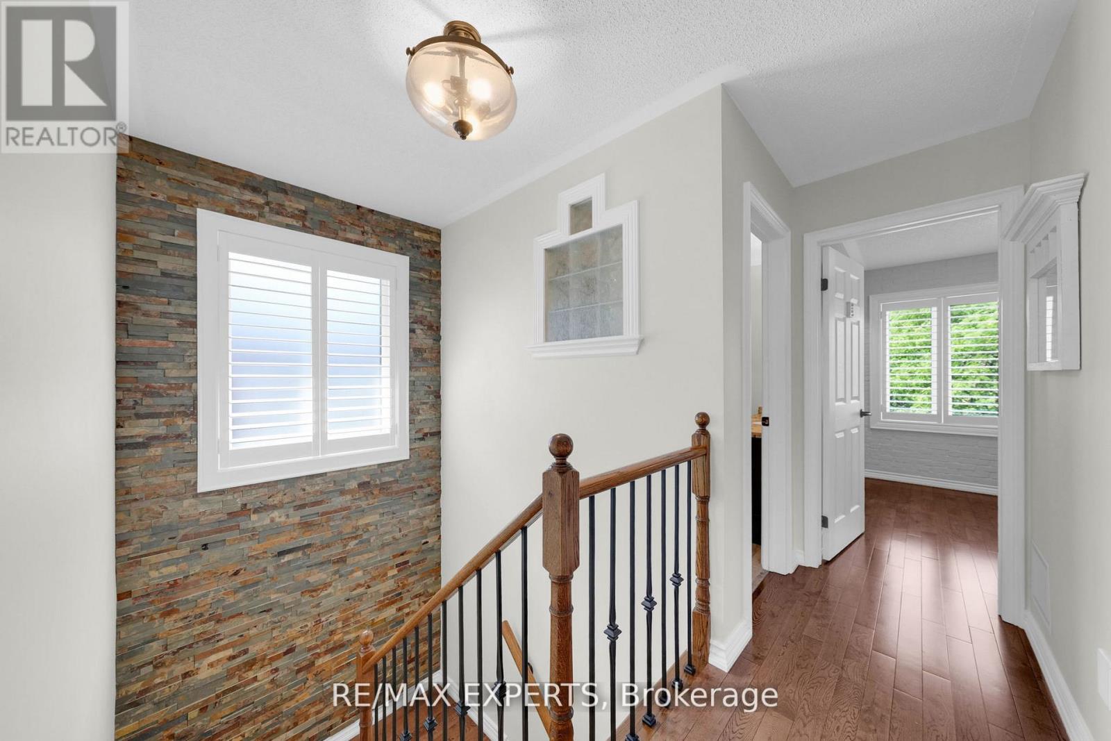 44 Sunkist Valley Road, Caledon, Ontario  L7E 1T1 - Photo 15 - W12430529