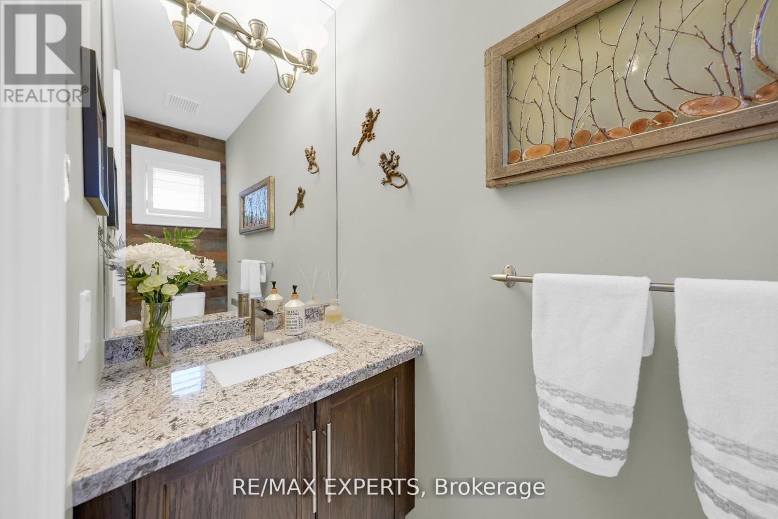 44 Sunkist Valley Road, Caledon, Ontario  L7E 1T1 - Photo 19 - W12430529