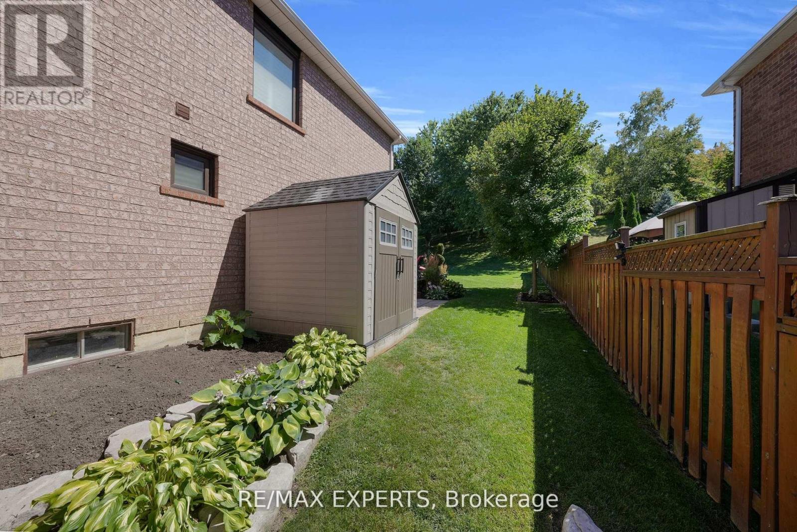 44 Sunkist Valley Road, Caledon, Ontario  L7E 1T1 - Photo 35 - W12430529
