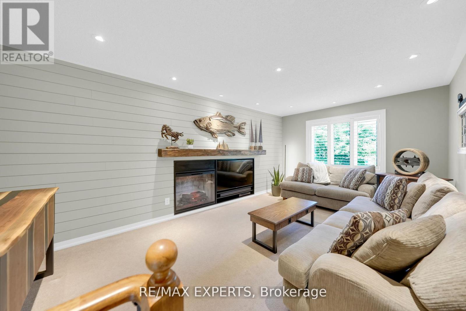 44 Sunkist Valley Road, Caledon, Ontario  L7E 1T1 - Photo 8 - W12430529