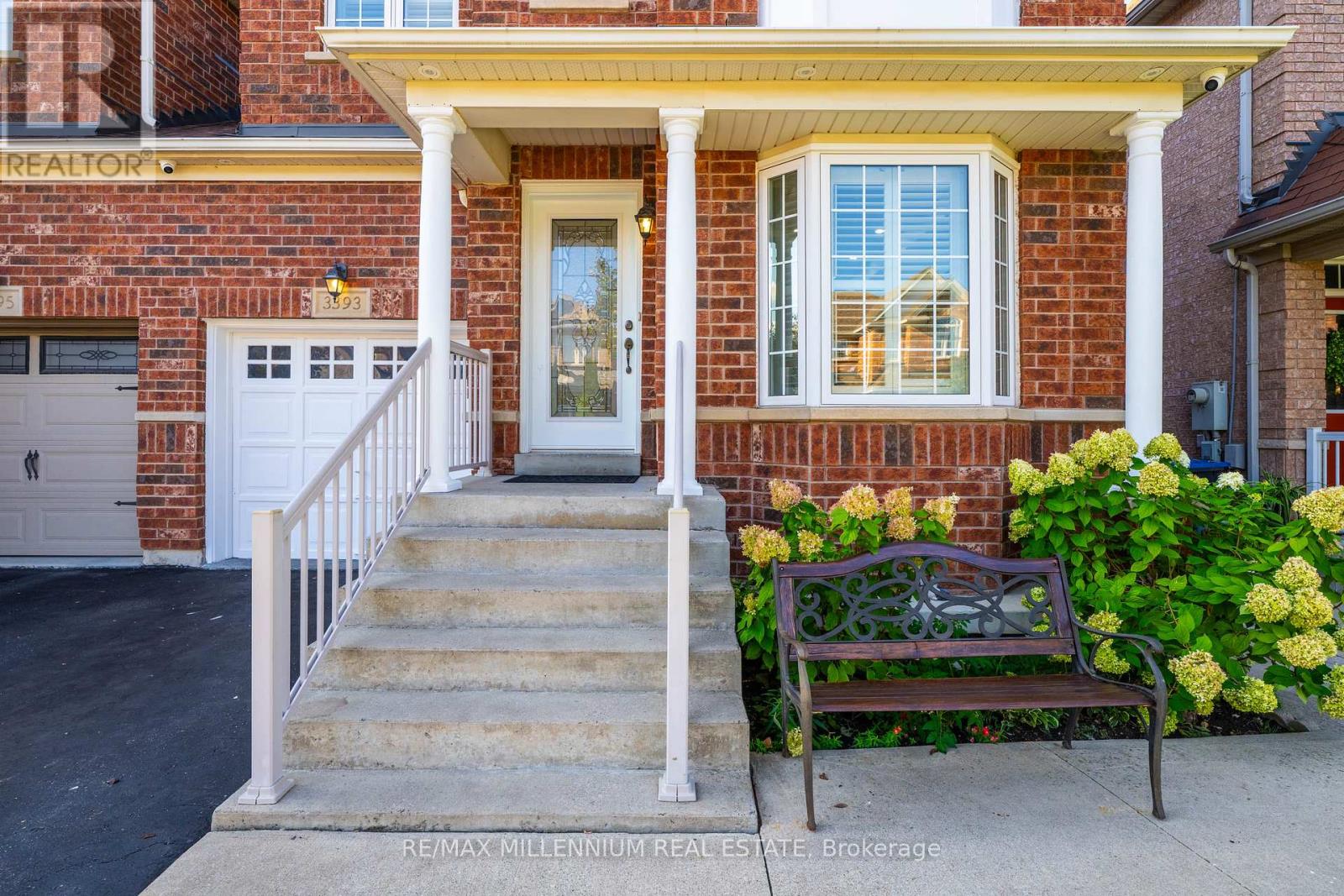 3393 Covent Crescent, Mississauga, Ontario  L5M 7P1 - Photo 4 - W12430530