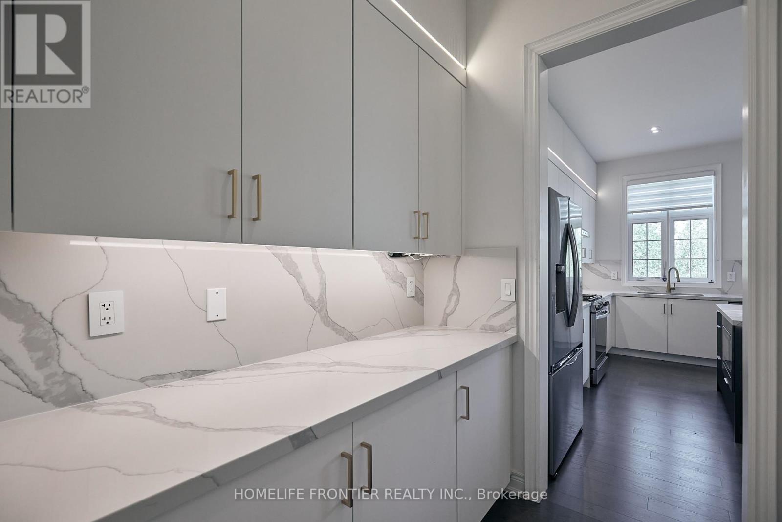 296 Ben Sinclair Avenue, East Gwillimbury, Ontario  L9N 0Z1 - Photo 14 - N12414370